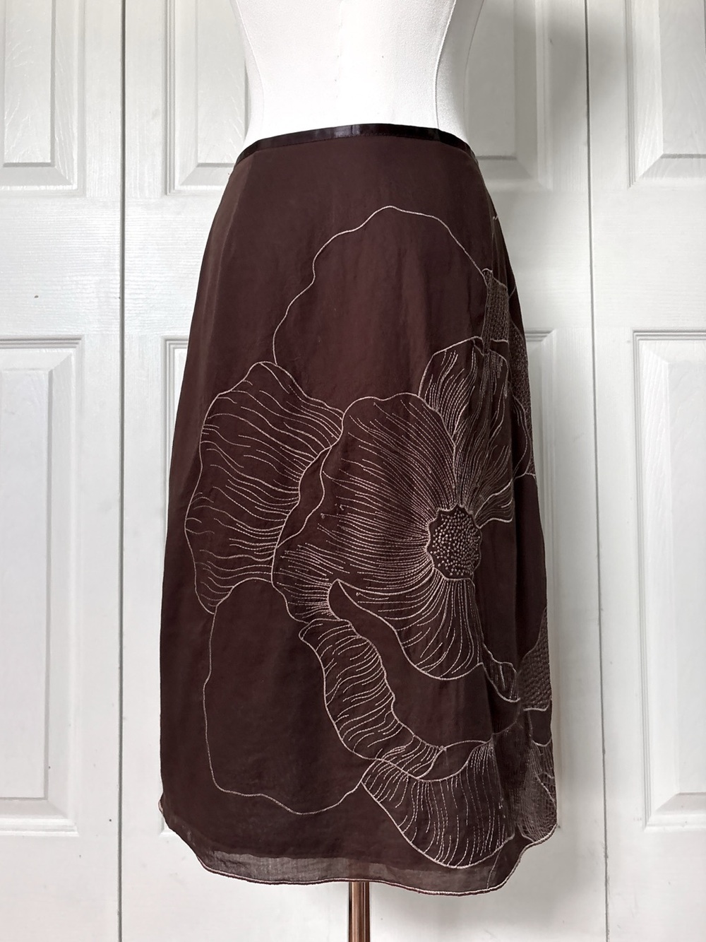 Ann Taylor Cotton Midi Skirt Size 0 Brown Floral Embroidered | Earthy Boho Fairy - Picture 5 of 9